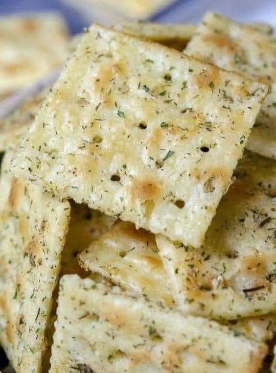 Dill Pickle Saltines: A Zesty Snack to Brighten Your Day!