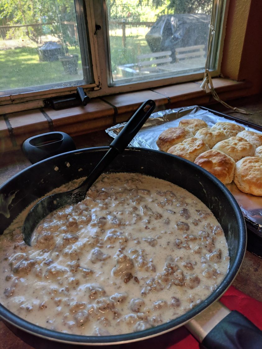 Easy & Delicious Pioneer Woman Sausage Gravy: A Southern Comfort Breakfast Staple