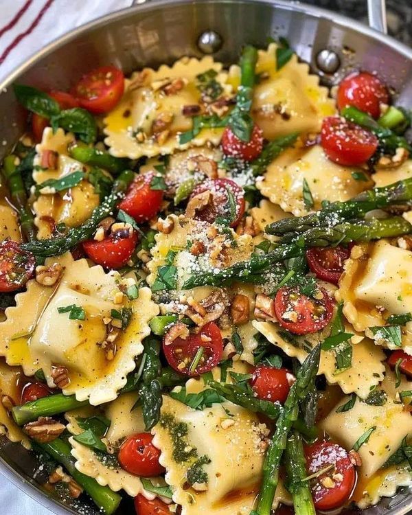 Ravioli with Tomatoes, Asparagus, Garlic, and Herbs: An Italian Delight