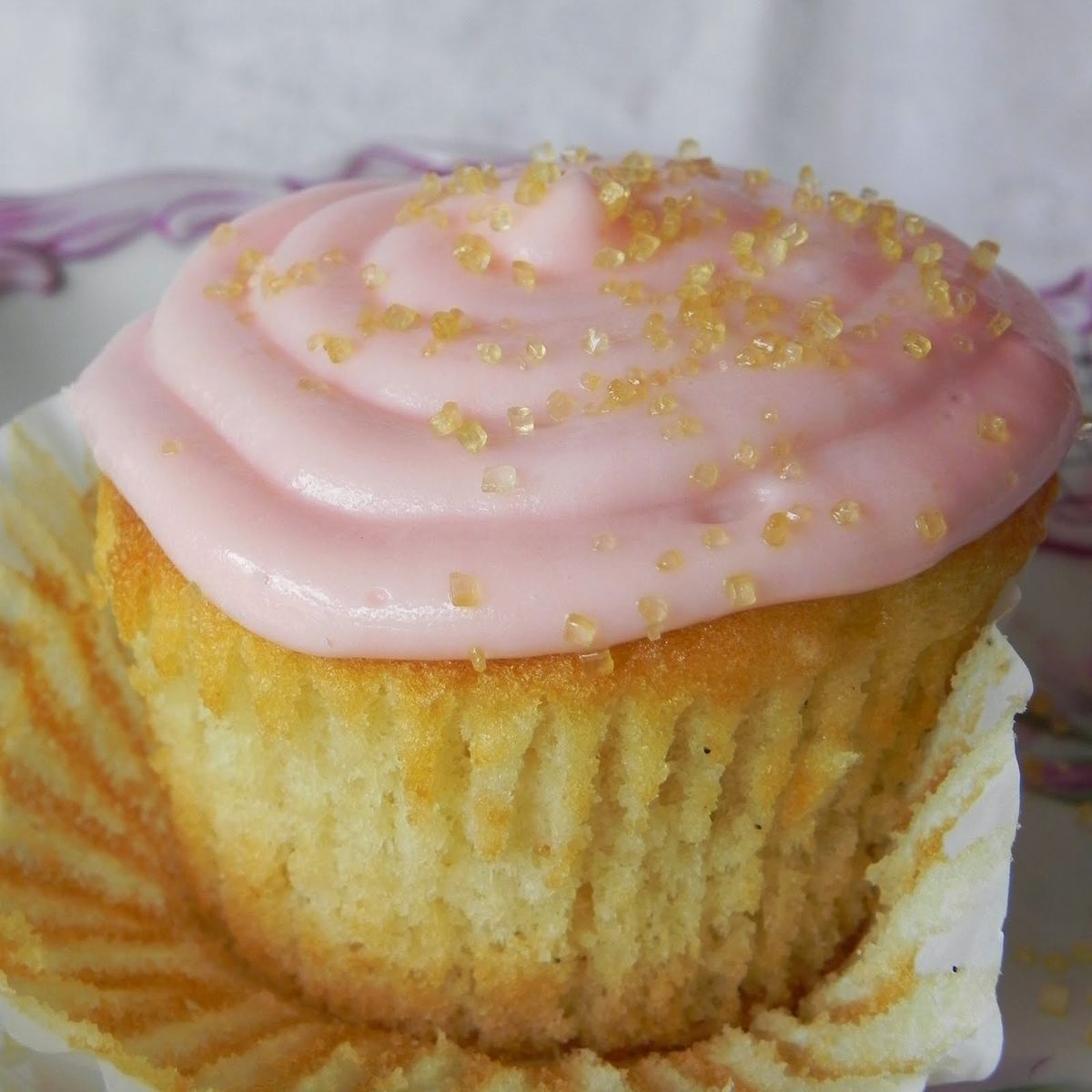 Pink Lemonade Cupcakes: A Zesty, Party-Perfect Treat