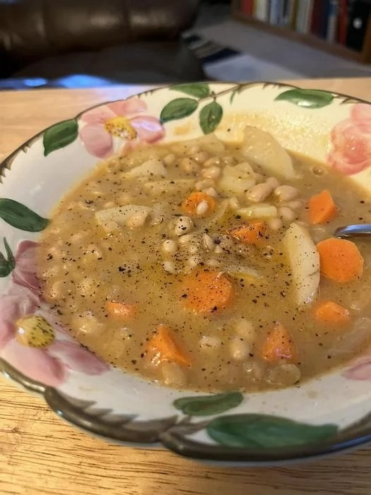 Easy Navy Bean Soup: A Cozy, Heartwarming Dish for Every Gathering