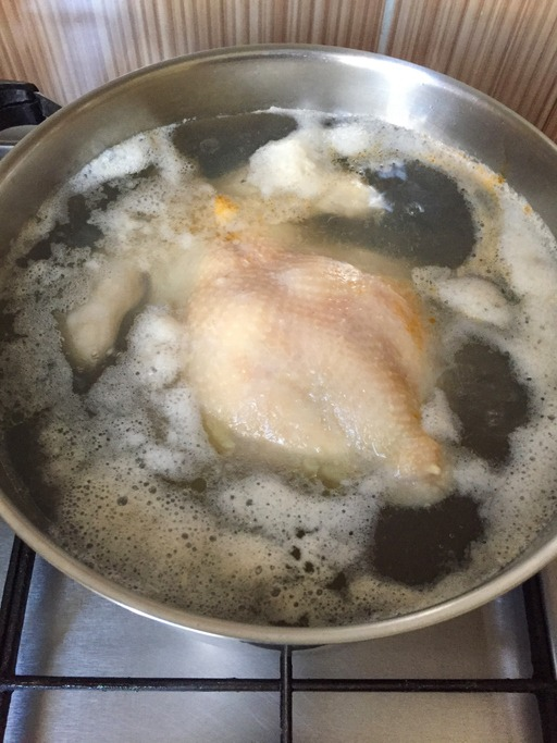 Why Does Chicken Foam When It’s Being Boiled and 3 Solutions To Prevent It